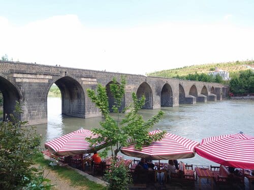 Çeşnigir Bridge